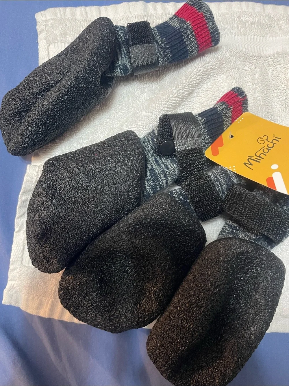 Minachi dog shoes NWT